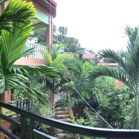 Reynaldo'S Upstairs Bed and Breakfast Puerto Galera Buitenkant foto