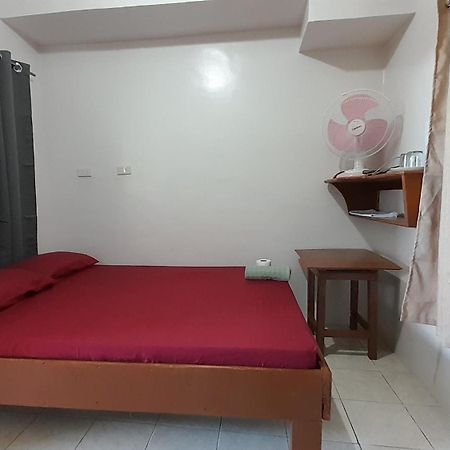 Reynaldo'S Upstairs Bed and Breakfast Puerto Galera Buitenkant foto