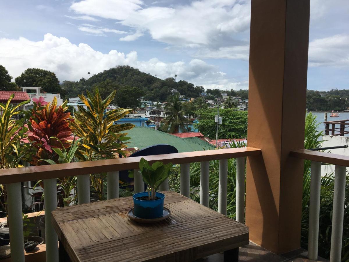 Reynaldo'S Upstairs Bed and Breakfast Puerto Galera Buitenkant foto