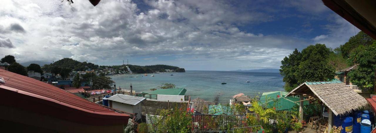Reynaldo'S Upstairs Bed and Breakfast Puerto Galera Buitenkant foto