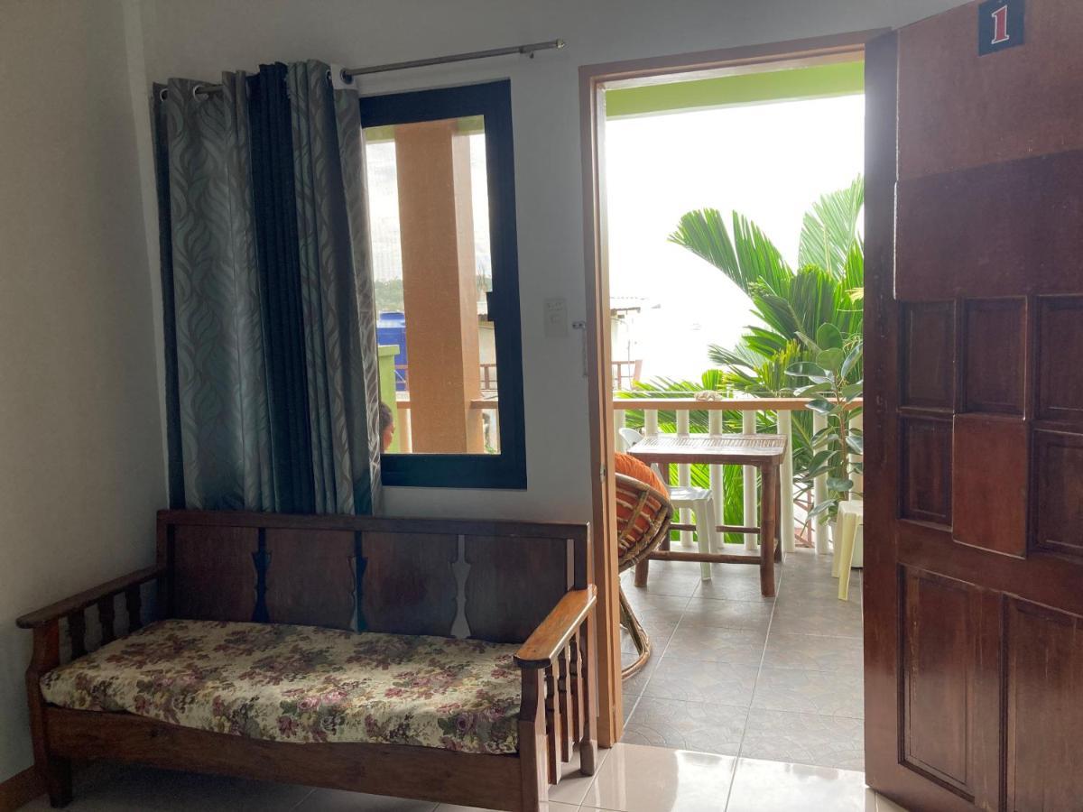 Reynaldo'S Upstairs Bed and Breakfast Puerto Galera Buitenkant foto