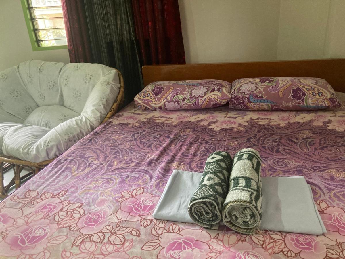 Reynaldo'S Upstairs Bed and Breakfast Puerto Galera Buitenkant foto