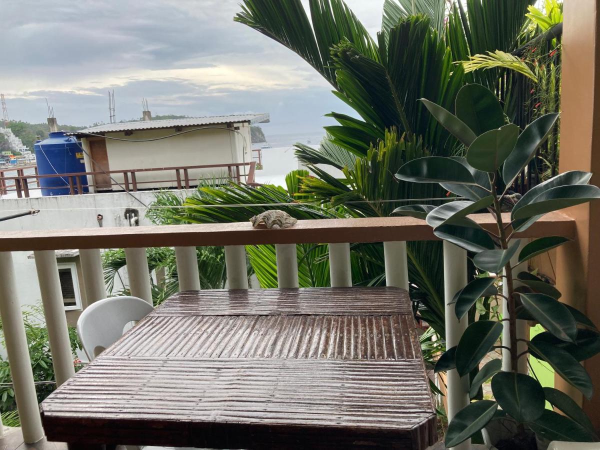 Reynaldo'S Upstairs Bed and Breakfast Puerto Galera Buitenkant foto