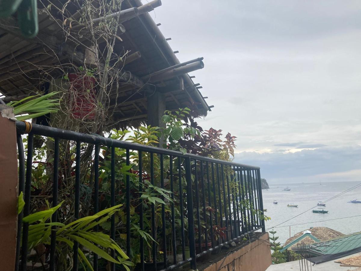 Reynaldo'S Upstairs Bed and Breakfast Puerto Galera Buitenkant foto