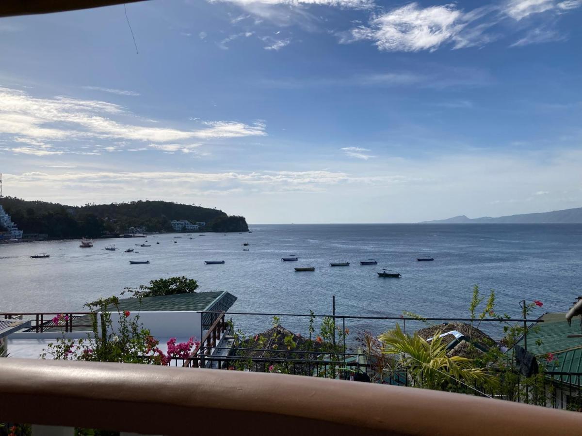 Reynaldo'S Upstairs Bed and Breakfast Puerto Galera Buitenkant foto