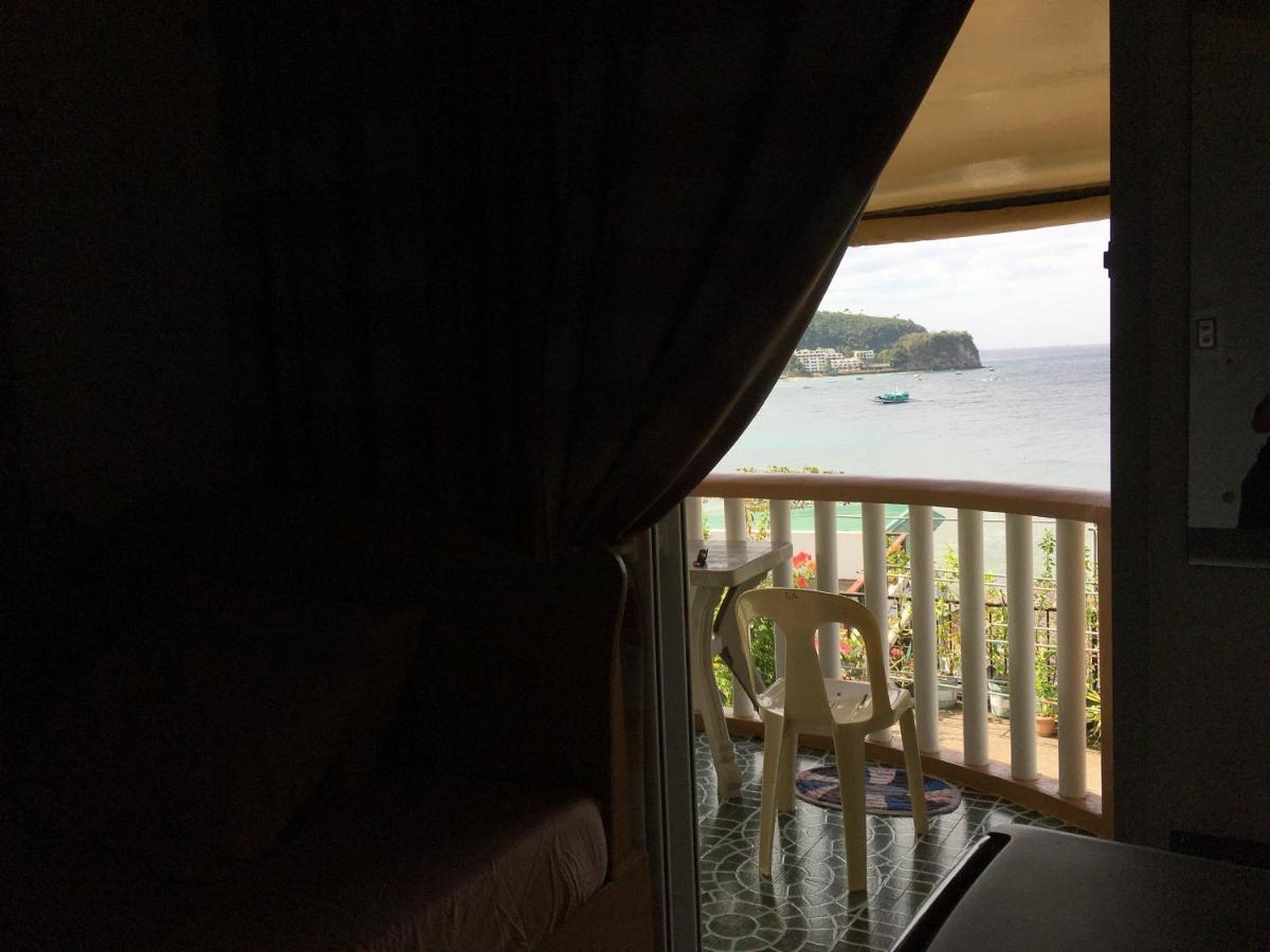 Reynaldo'S Upstairs Bed and Breakfast Puerto Galera Buitenkant foto