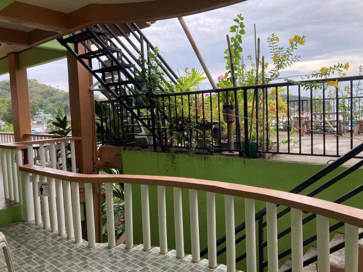 Reynaldo'S Upstairs Bed and Breakfast Puerto Galera Buitenkant foto