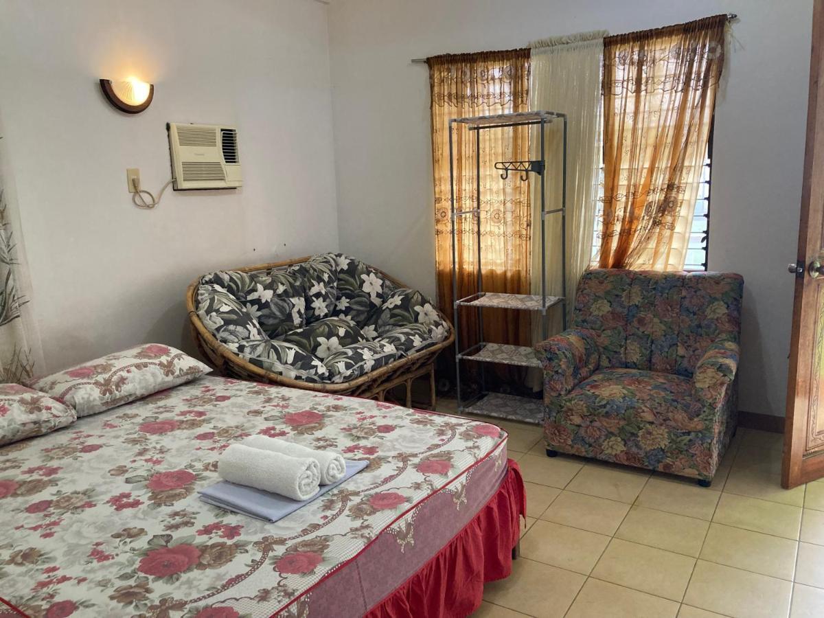 Reynaldo'S Upstairs Bed and Breakfast Puerto Galera Buitenkant foto