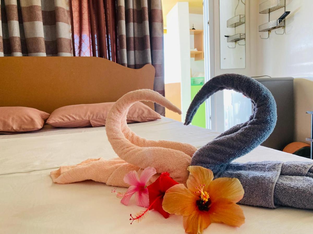 Reynaldo'S Upstairs Bed and Breakfast Puerto Galera Buitenkant foto