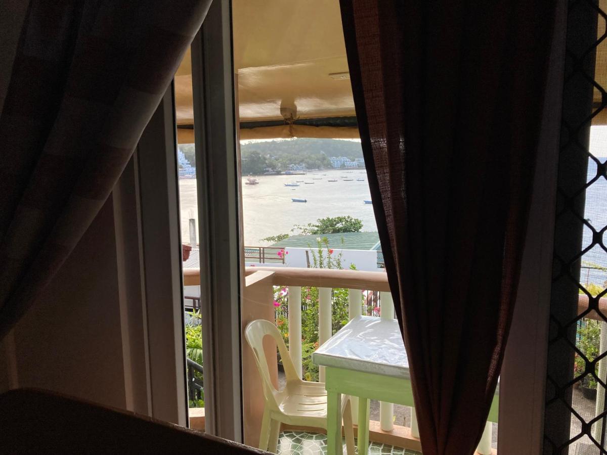Reynaldo'S Upstairs Bed and Breakfast Puerto Galera Buitenkant foto