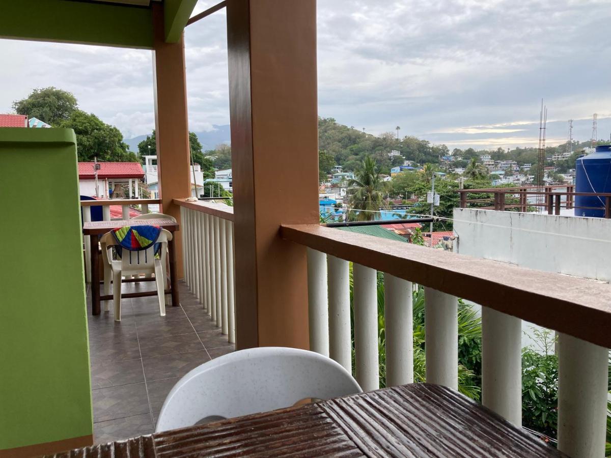 Reynaldo'S Upstairs Bed and Breakfast Puerto Galera Buitenkant foto