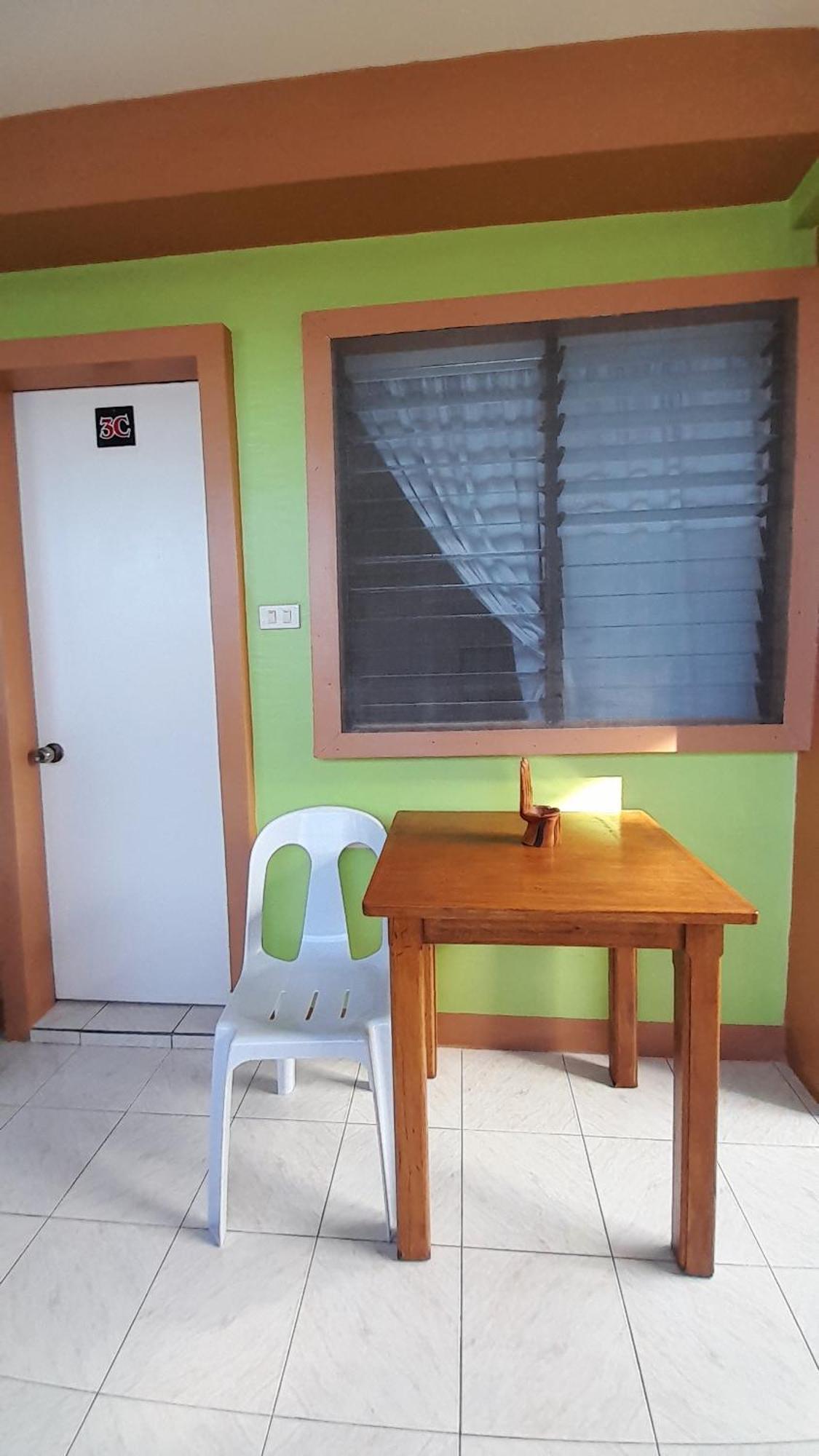 Reynaldo'S Upstairs Bed and Breakfast Puerto Galera Buitenkant foto