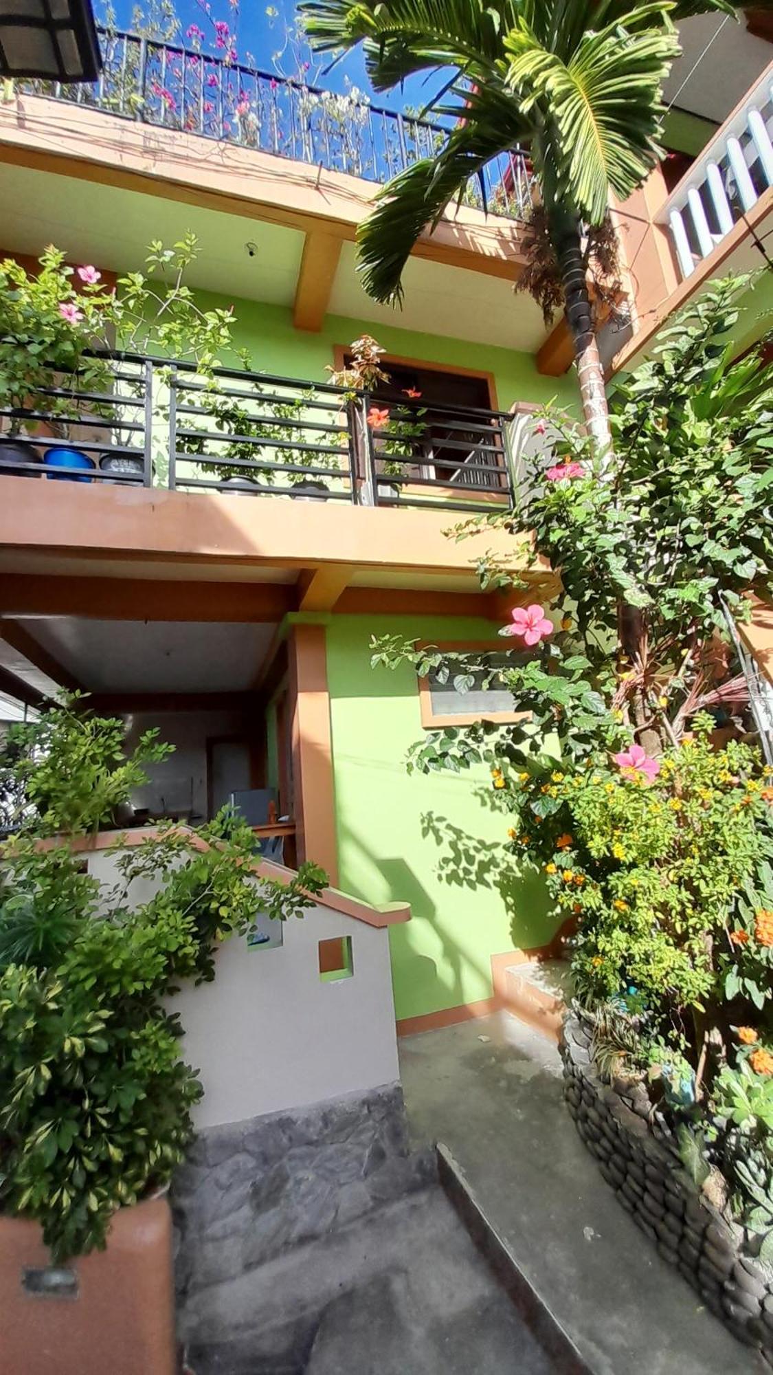 Reynaldo'S Upstairs Bed and Breakfast Puerto Galera Buitenkant foto
