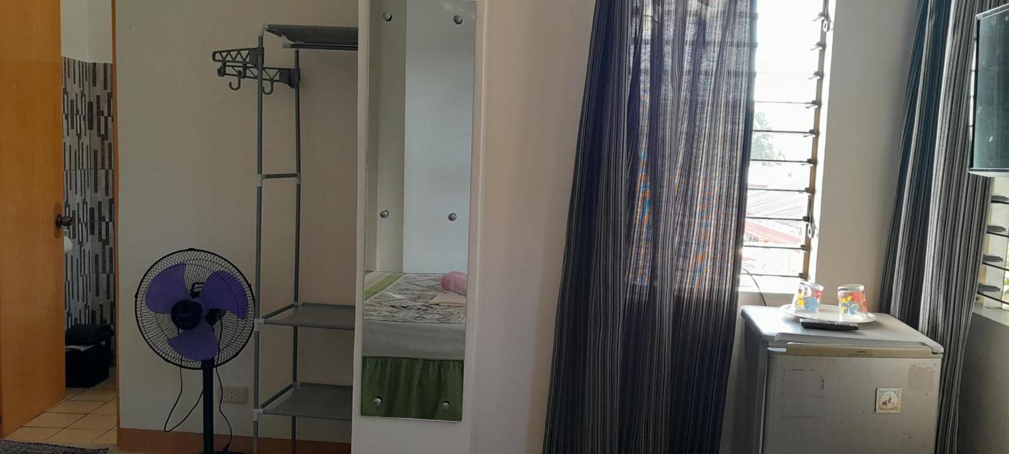 Reynaldo'S Upstairs Bed and Breakfast Puerto Galera Buitenkant foto