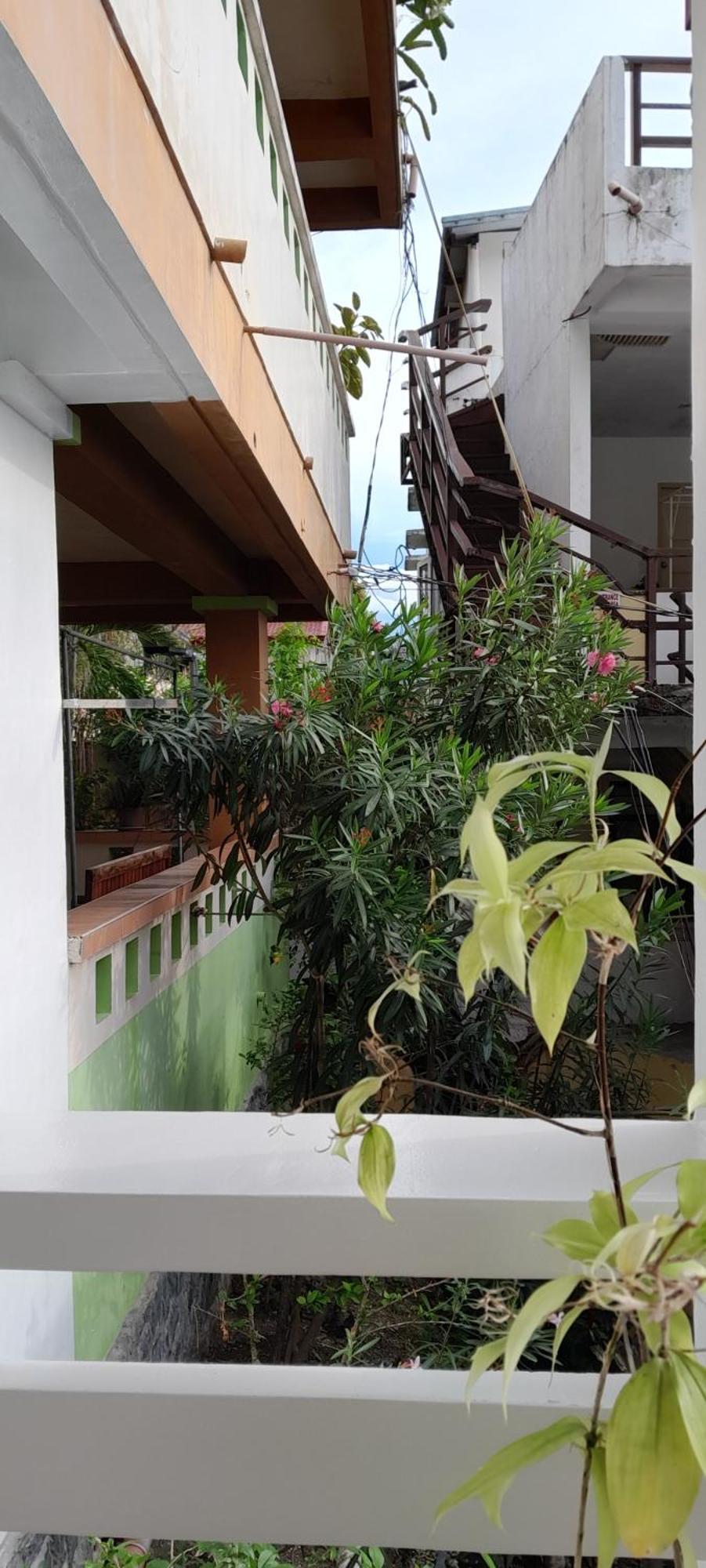Reynaldo'S Upstairs Bed and Breakfast Puerto Galera Buitenkant foto