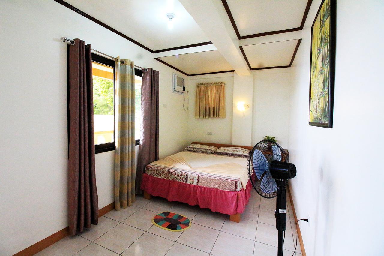 Reynaldo'S Upstairs Bed and Breakfast Puerto Galera Buitenkant foto