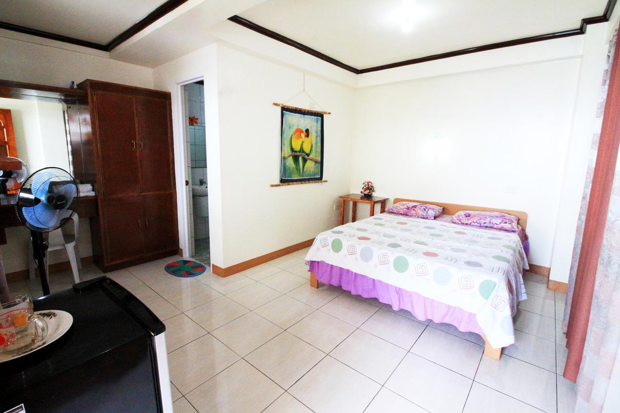 Reynaldo'S Upstairs Bed and Breakfast Puerto Galera Buitenkant foto