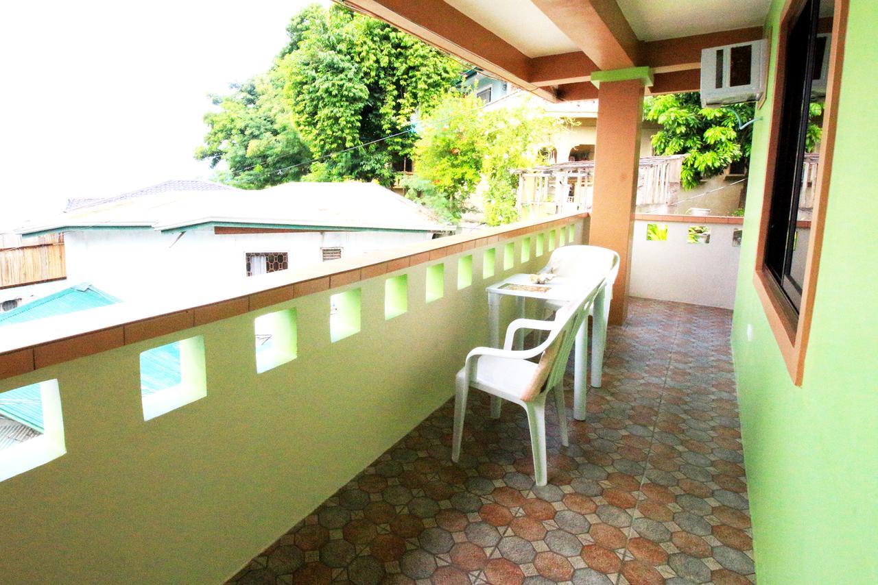 Reynaldo'S Upstairs Bed and Breakfast Puerto Galera Buitenkant foto