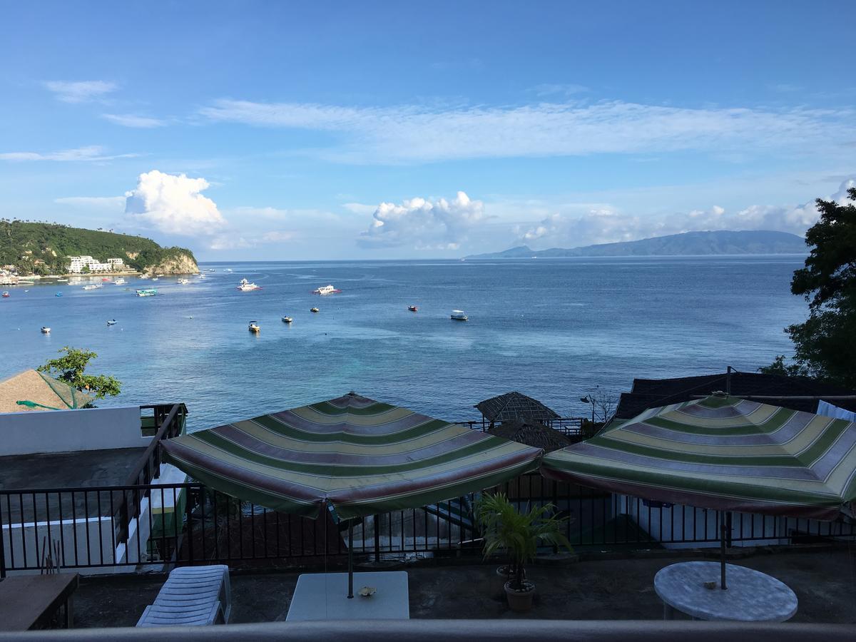 Reynaldo'S Upstairs Bed and Breakfast Puerto Galera Buitenkant foto