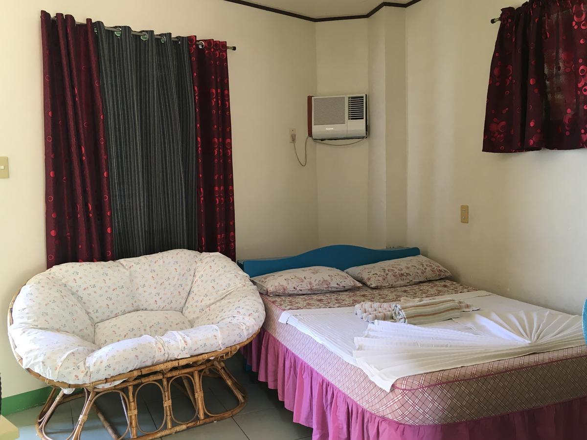 Reynaldo'S Upstairs Bed and Breakfast Puerto Galera Buitenkant foto