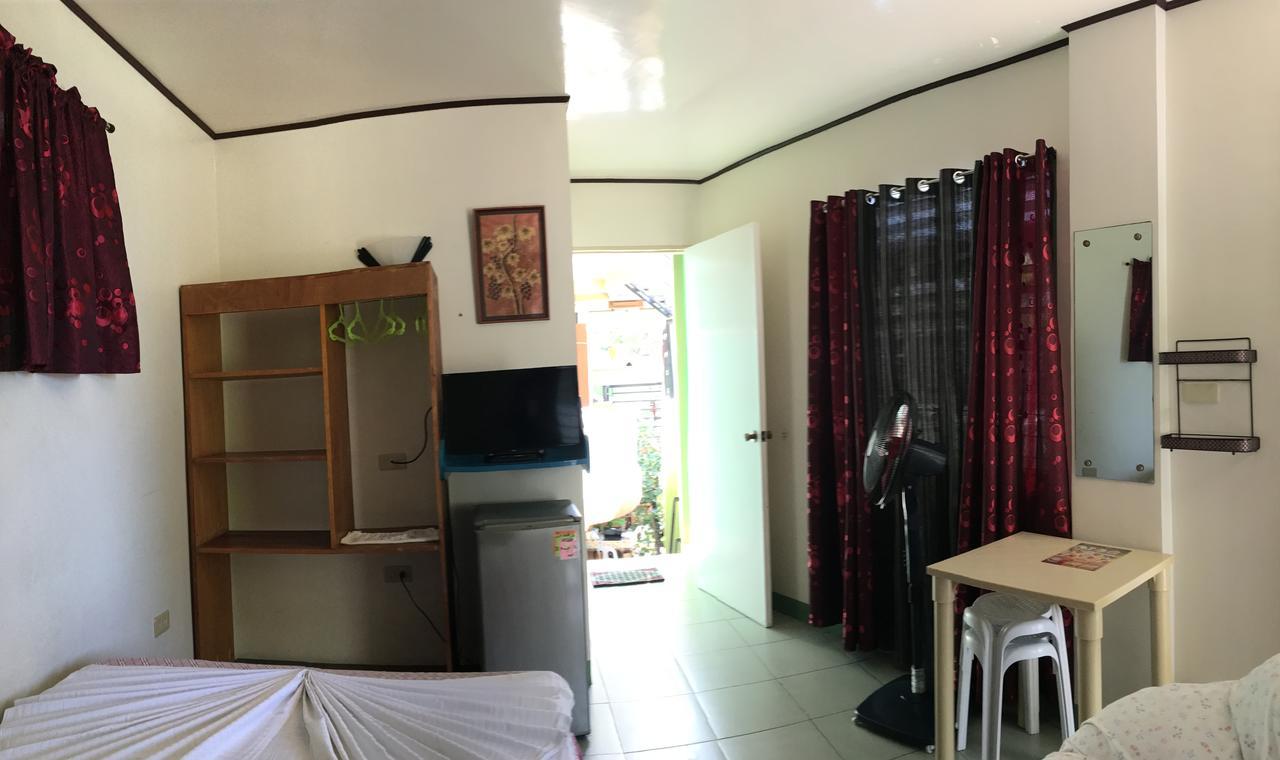 Reynaldo'S Upstairs Bed and Breakfast Puerto Galera Buitenkant foto