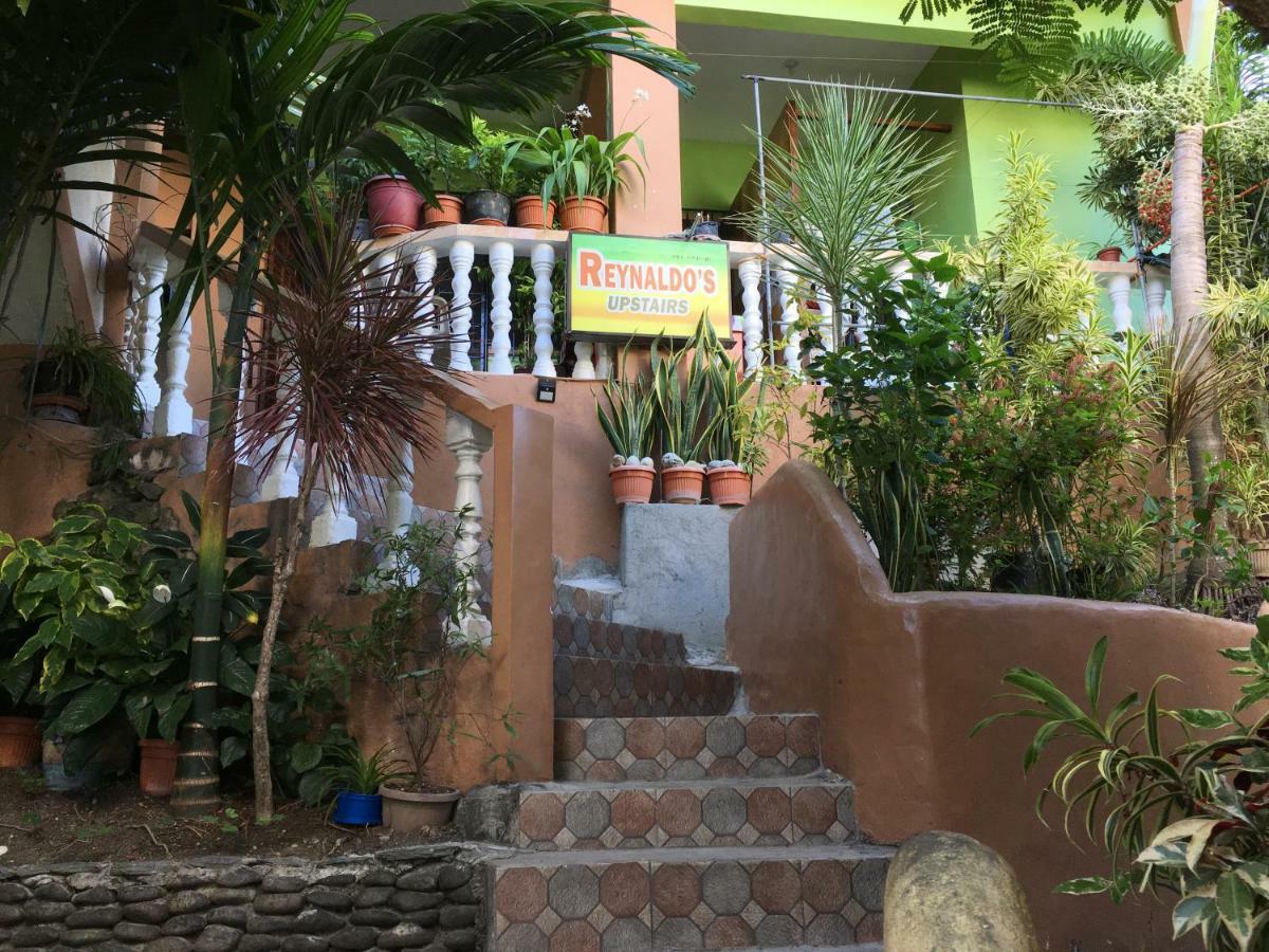 Reynaldo'S Upstairs Bed and Breakfast Puerto Galera Buitenkant foto